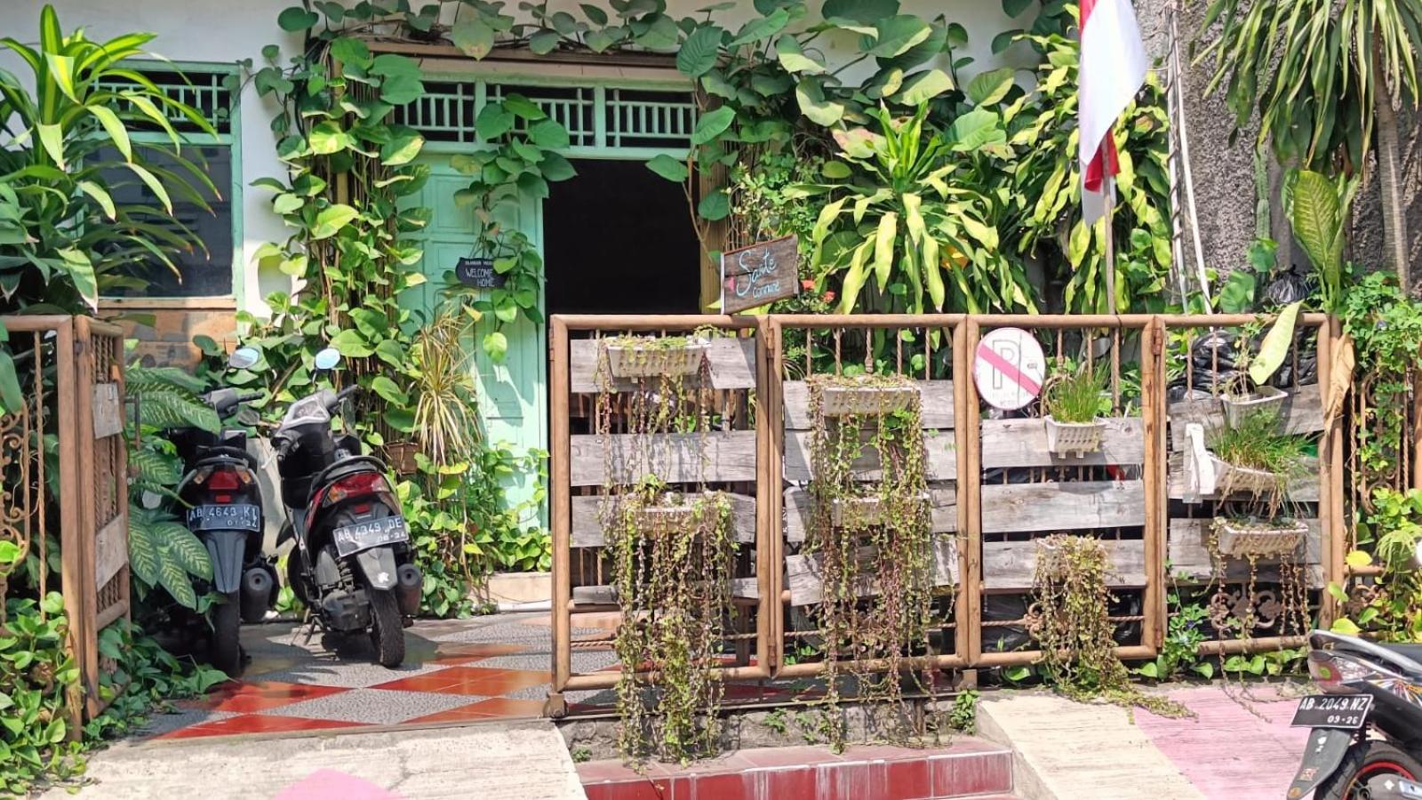Sante Commune Hostel Yogyakarta Exterior photo