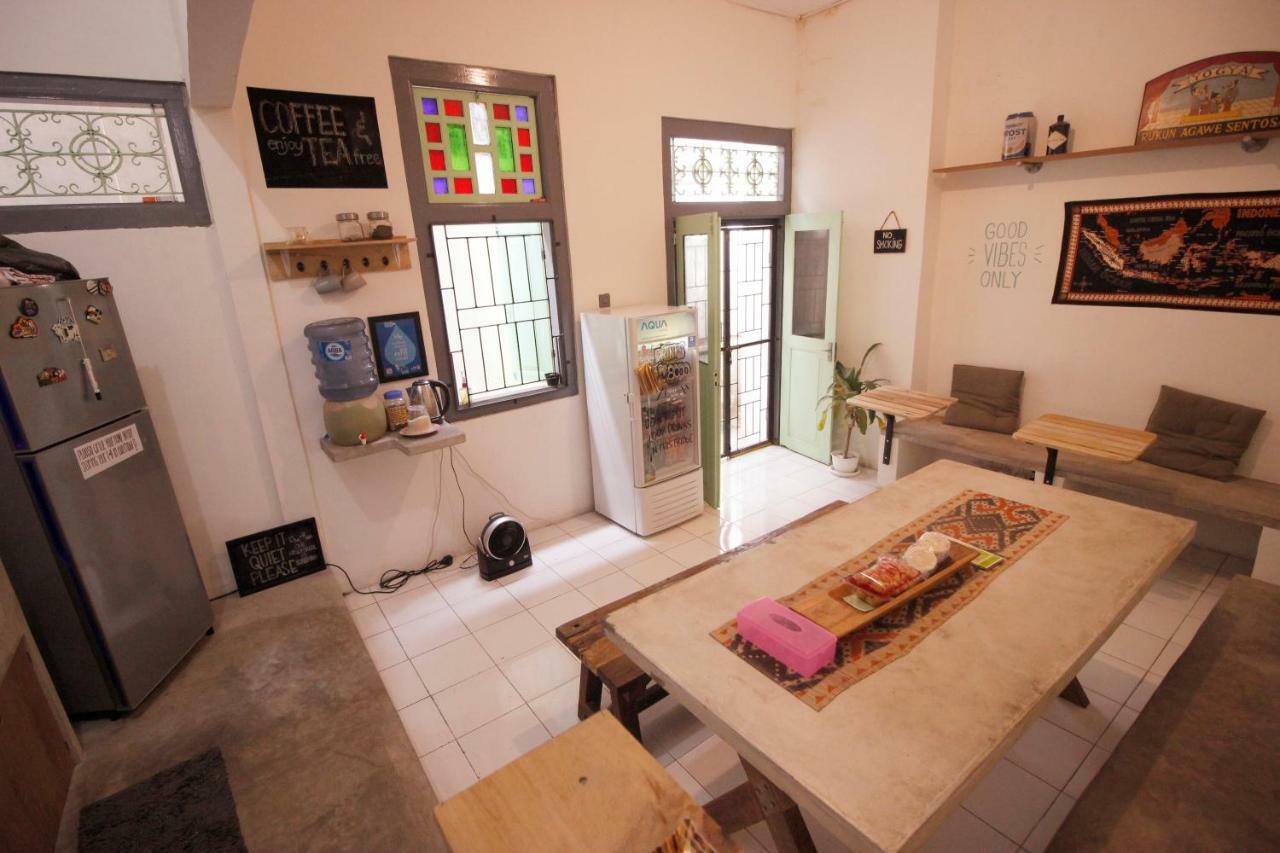Sante Commune Hostel Yogyakarta Exterior photo